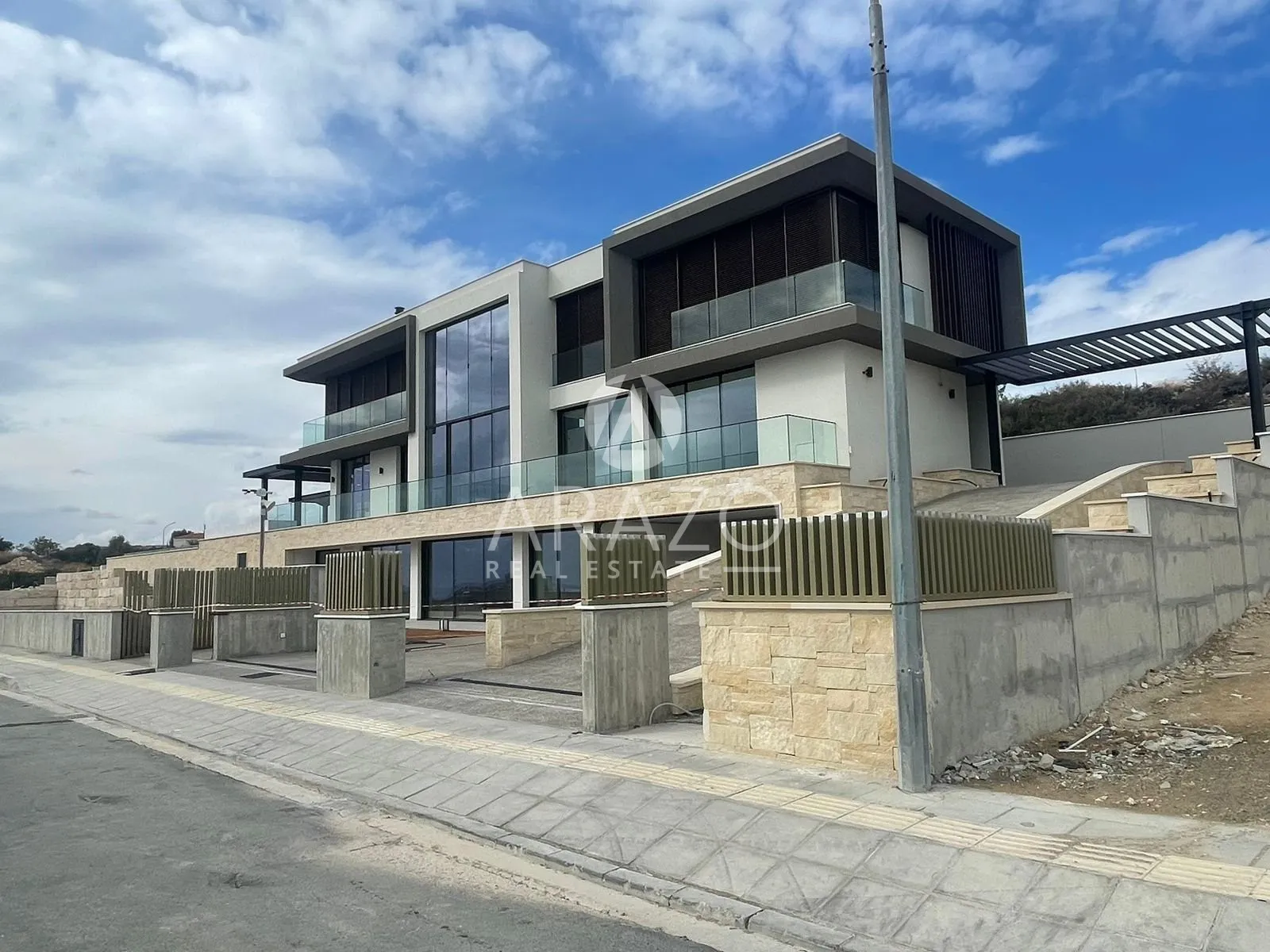 Modern 7 Bedroom Villa with Panoramic Views in Mouttagiaka