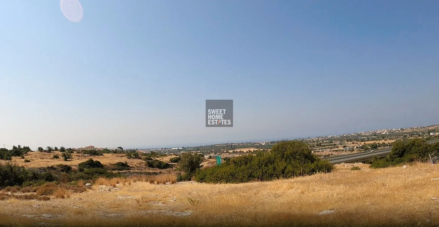 Large Residential Field in Kourio, Erimi